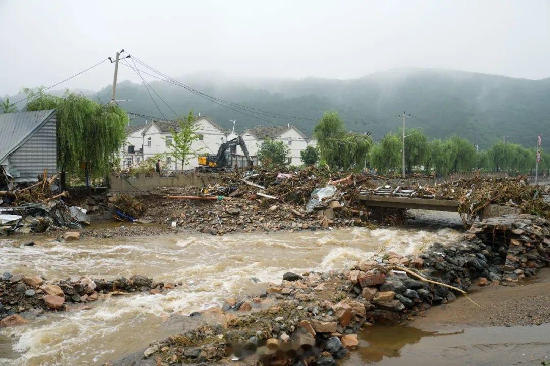 北京因灾死亡30人搜了下北京市年均降水量好像是约600毫米左右，可见这轮强降雨极