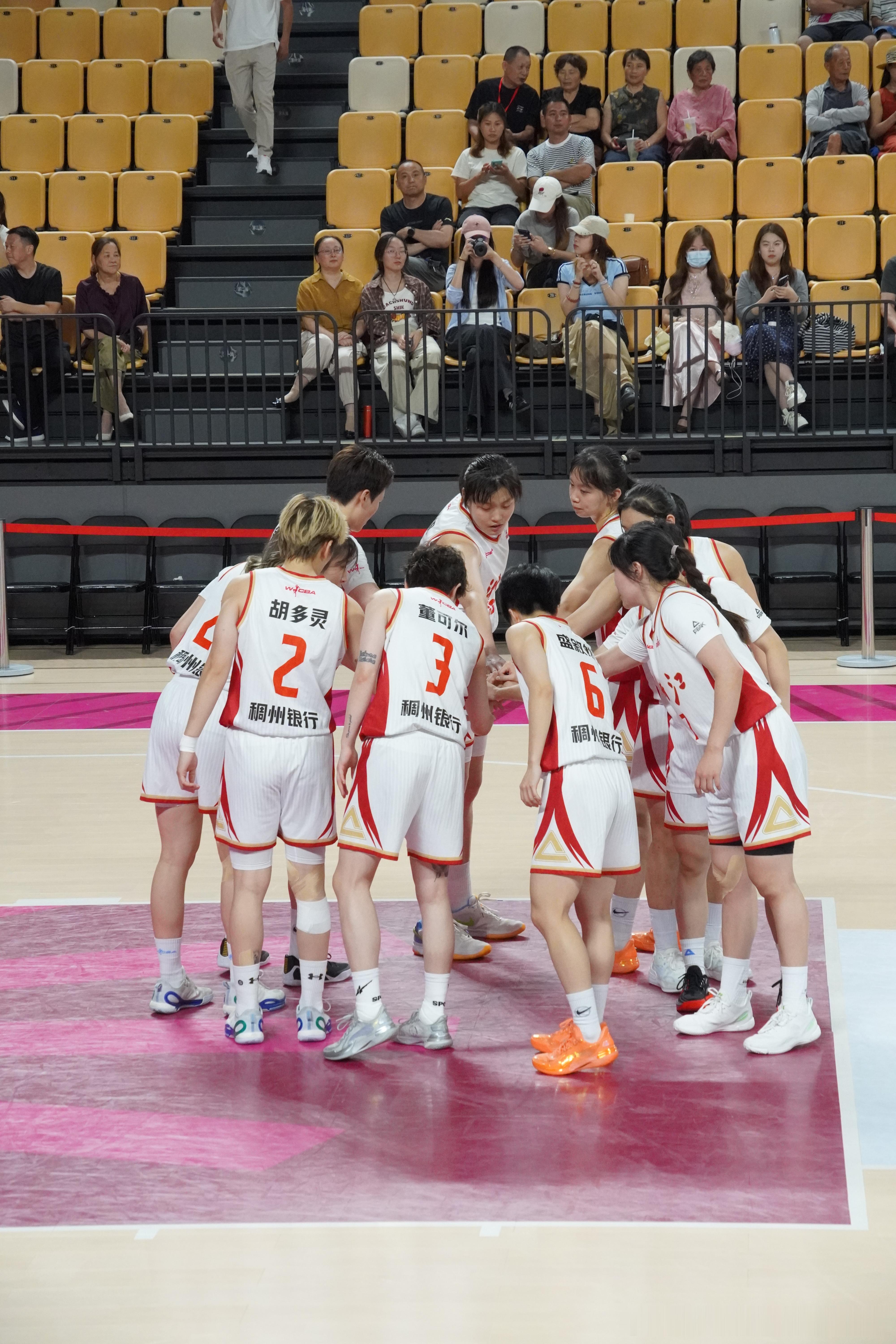 全国女篮锦标赛 浙江稠州银行女篮在5-8名排位赛中，分别以82:65战胜北京师范