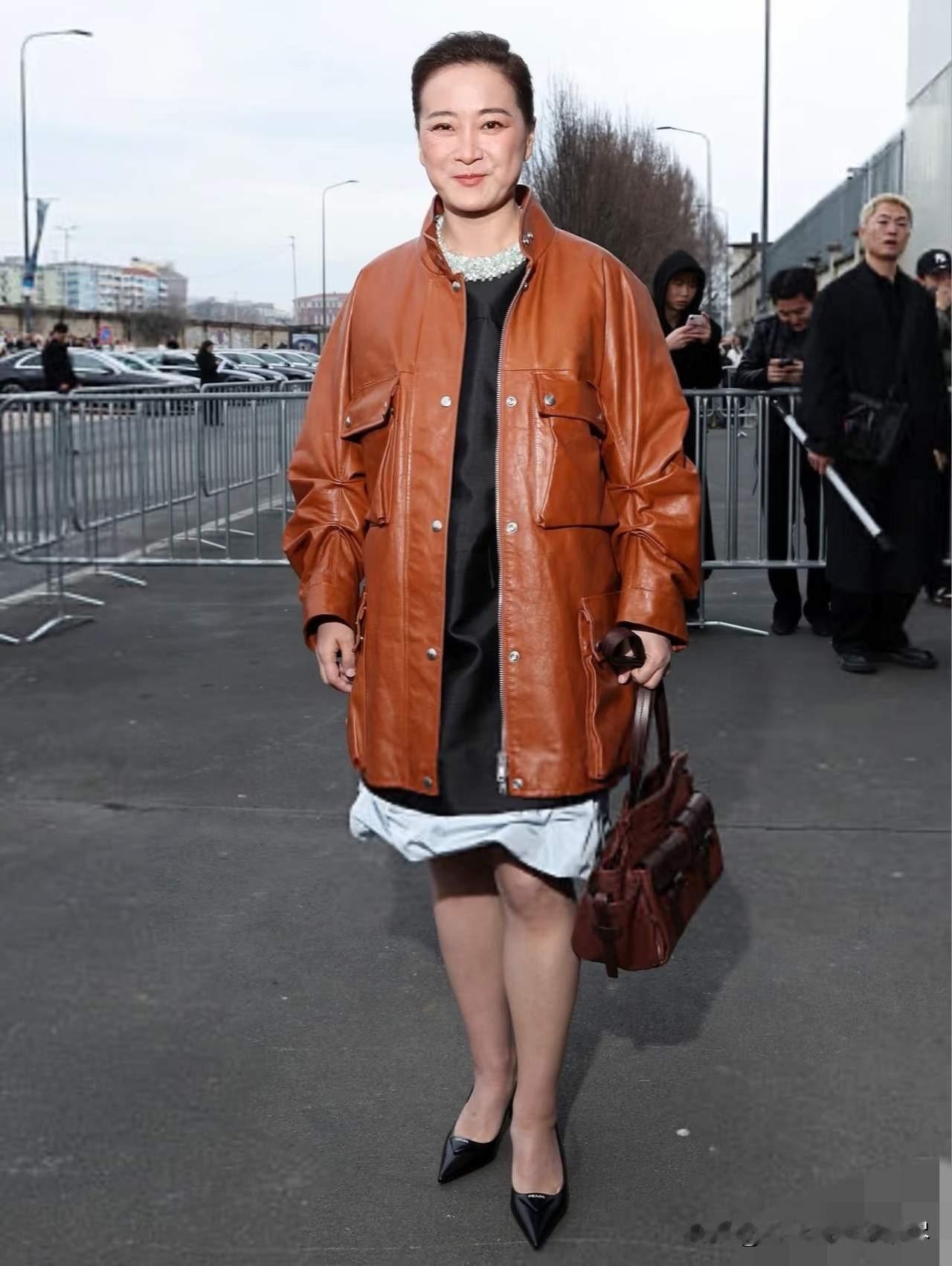 有时候真是搞不懂贾玲是怎么想的，好好的为什么要去减肥呢？以前胖嘟嘟的贾玲不仅看着