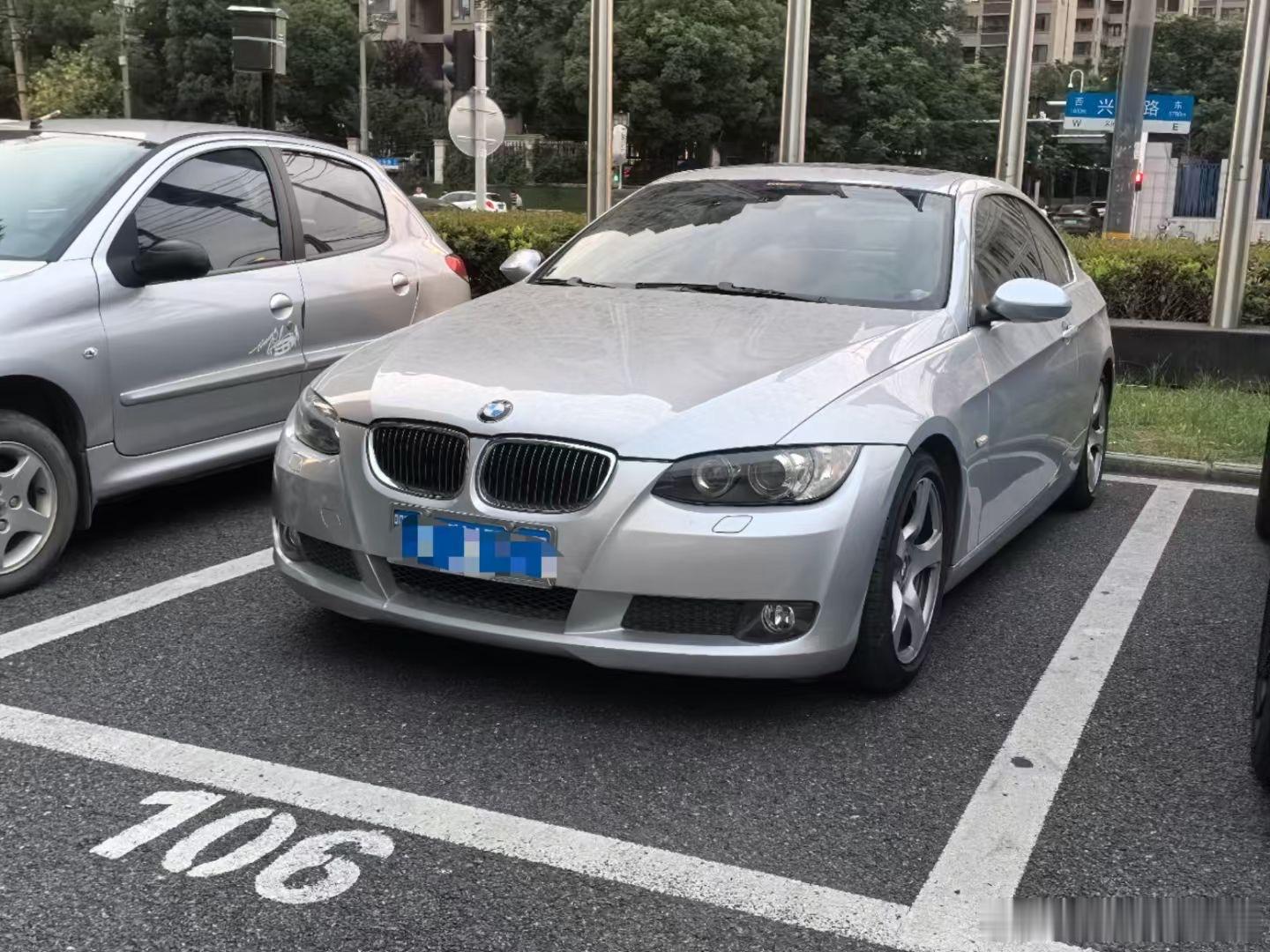 预售[春游家族]​09年325i 双门轿跑​个人一手9万公里​内饰无敌新3.xx