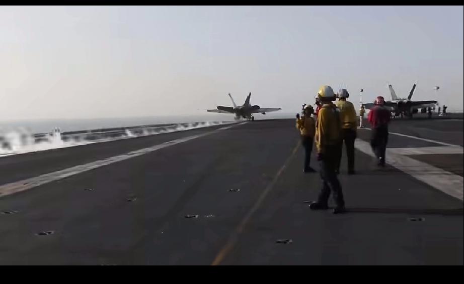 美军发布林肯号航母飞机起飞视频，航母甲板完好无损，并未受到任何袭击。