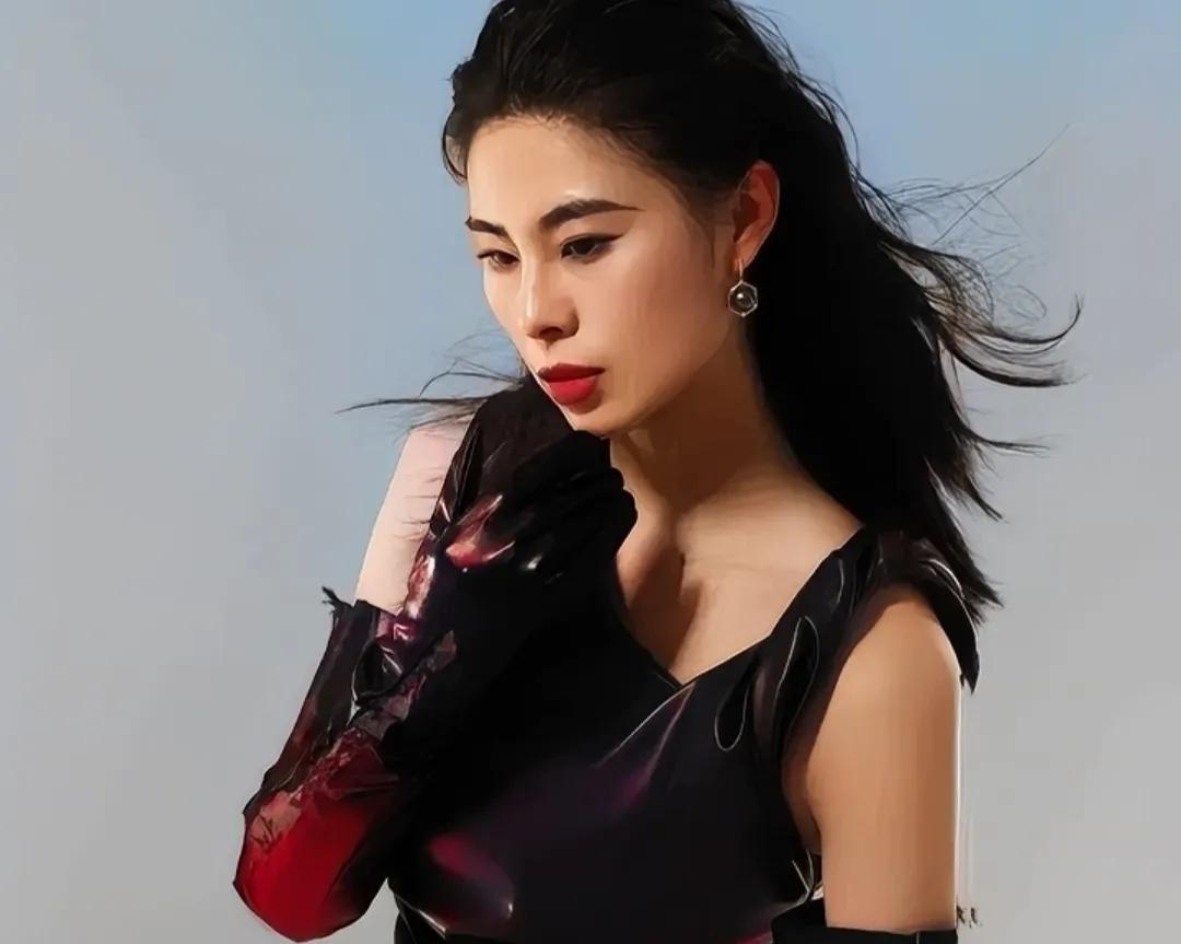 江苏女篮四强赛又遇苦主，也许这就是宿命。
刚送走另一苦主东莞女篮，又迎来更大的苦