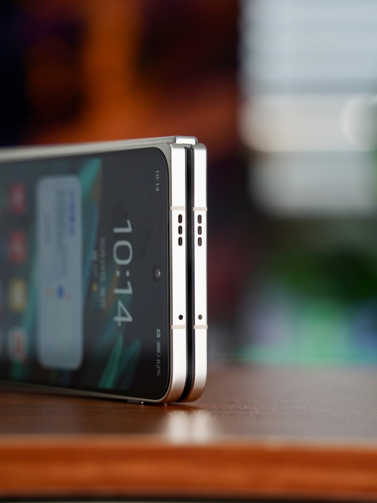 OPPO Find N3处处都是反差感。

第1个反差感：OPPO Find N