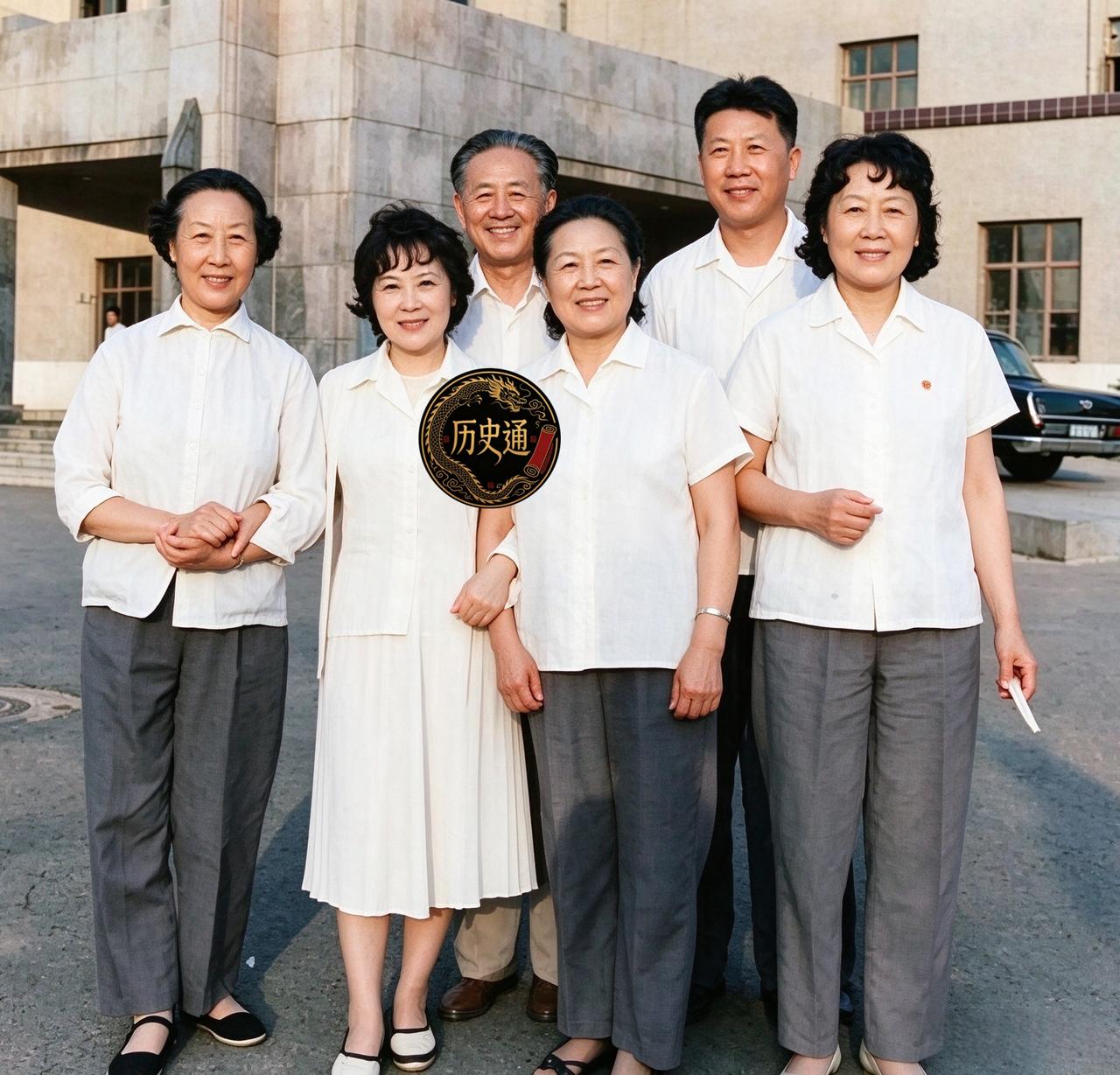 一九七八年七月六日下午，长春电影制片厂的院子里，几名老演员把一位五十八岁的日本女