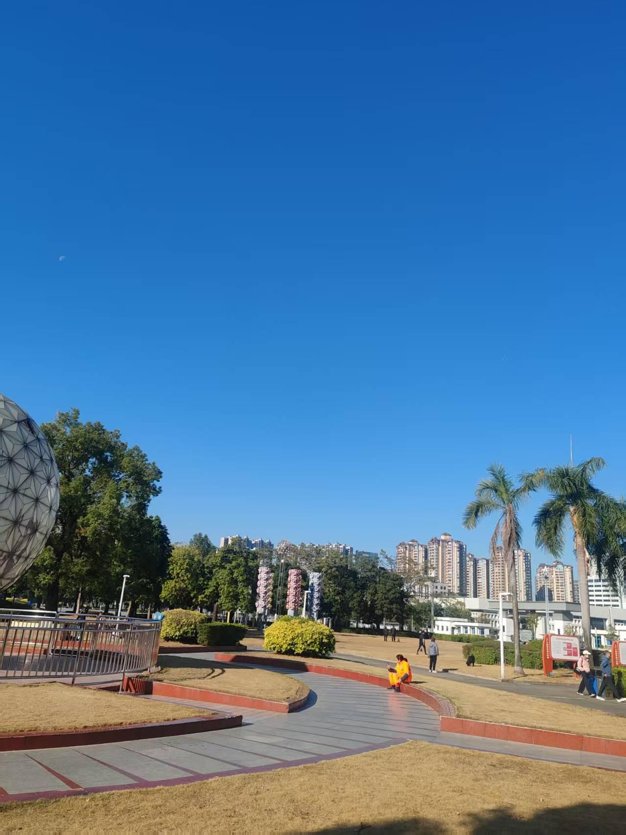 广府人是不是很多源自客家人不是。广府人与客家人是两个不同的民系，客家民系的形成远