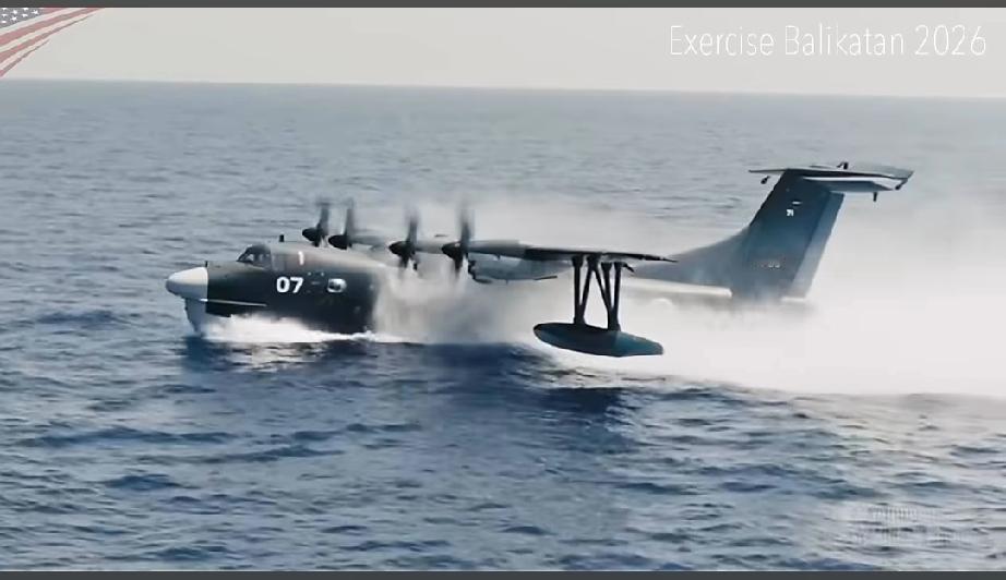 US-2降落南海:日本巨型水上飞机首次亮相菲律宾|肩并肩2026军演！
日本先进