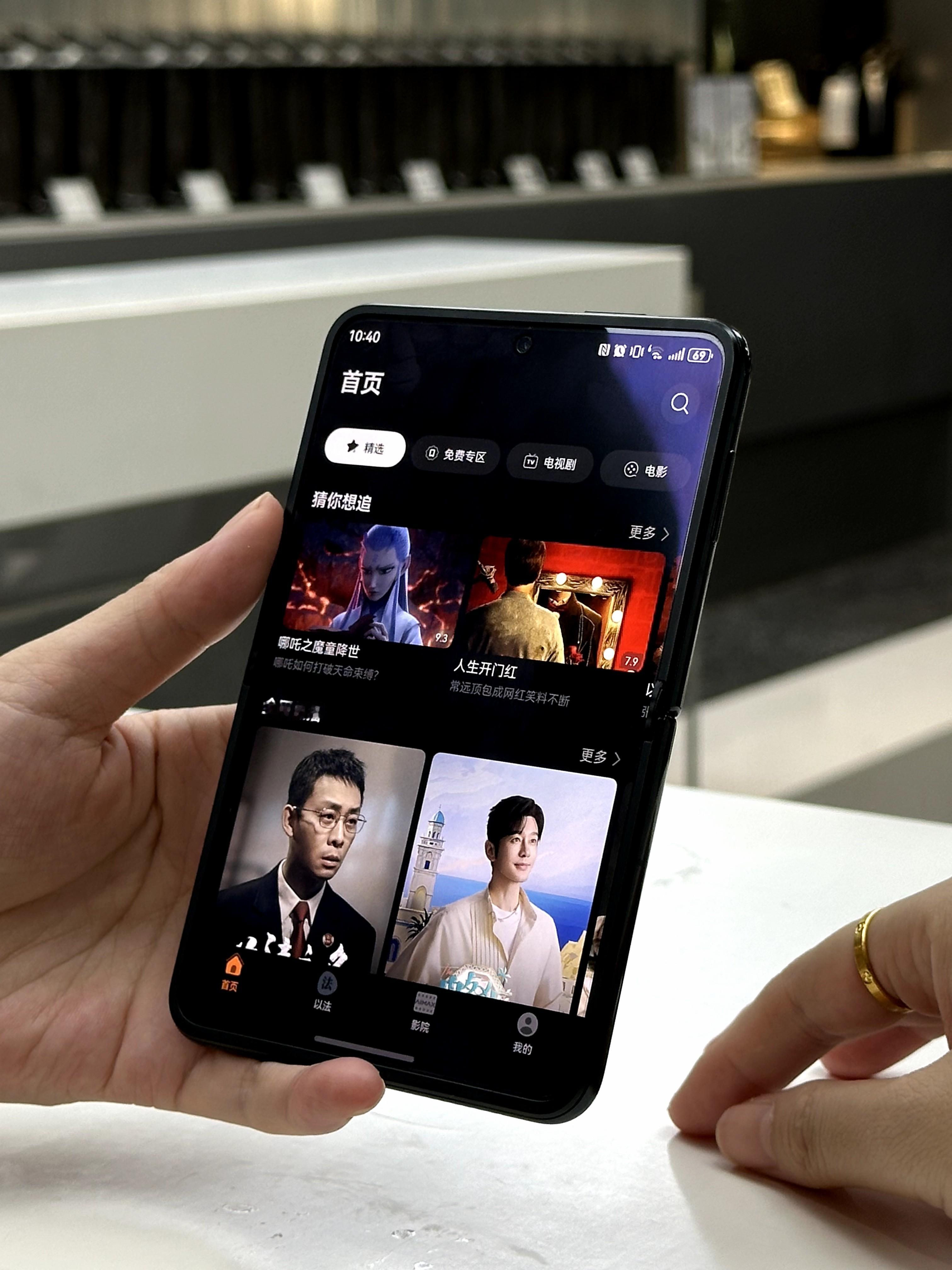 没想到在华为开发者大会2025上挖到一个宝藏APP——华为视频 。它真的很懂追剧