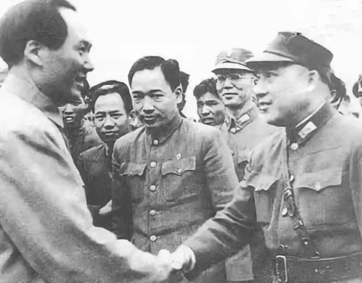 上周同学去北京军博看抗战胜利特展，回来后发给我一张1945年8月28日重庆九龙坡