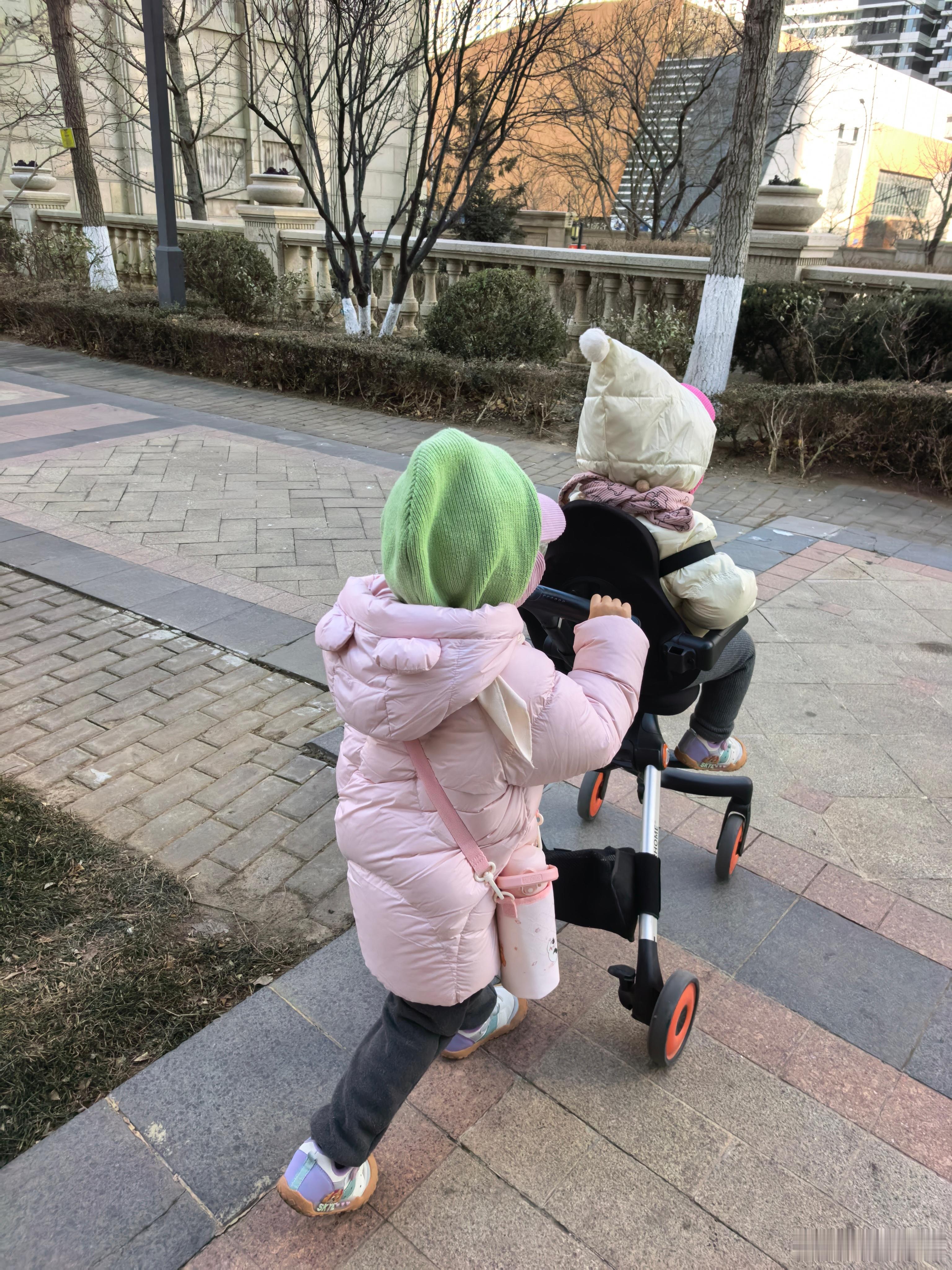 冬至，上午遛弯，下午居家，晚饭来个饺子。转运日，早点回家 冬至