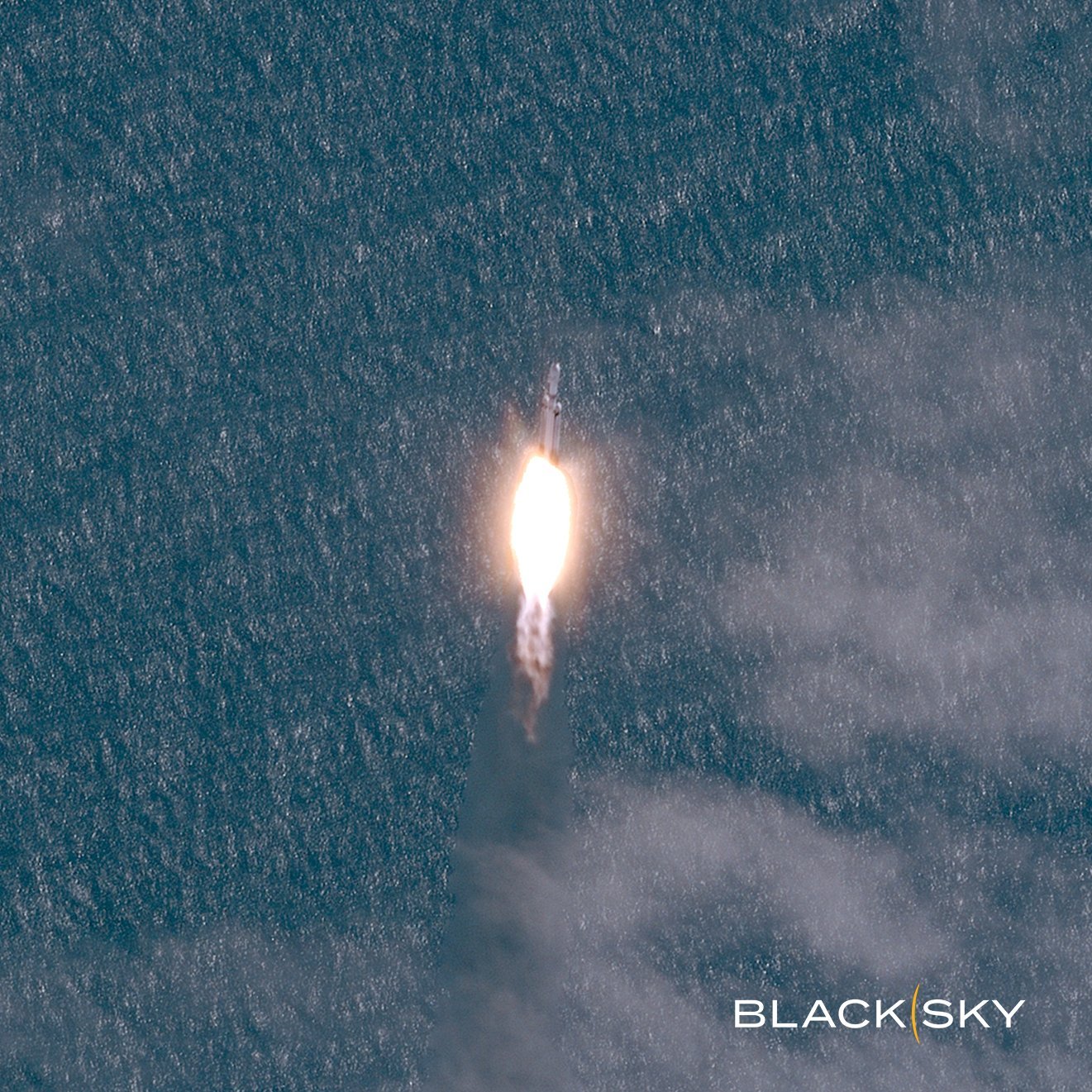 BlackSky Gen.3卫星昨天拍摄到的Falcon Heavy运载火箭起飞