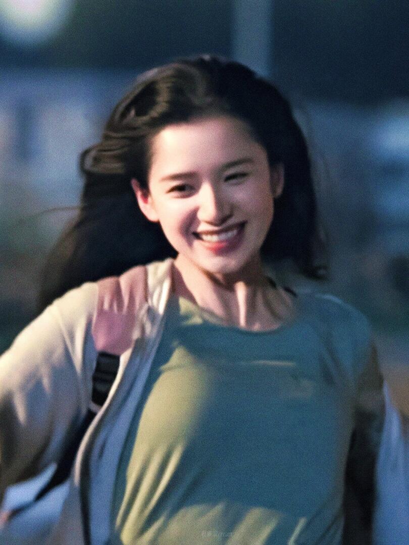 张婧仪掌管内娱跑步的神张婧仪在奔跑这个赛道没输过 张婧仪跑动自带氛围感滤镜，长发