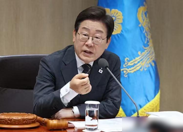 李在明真的是太难了，尹锡悦的事情还没搞定，韩美贸易协议也没谈妥，结果又有几十名韩