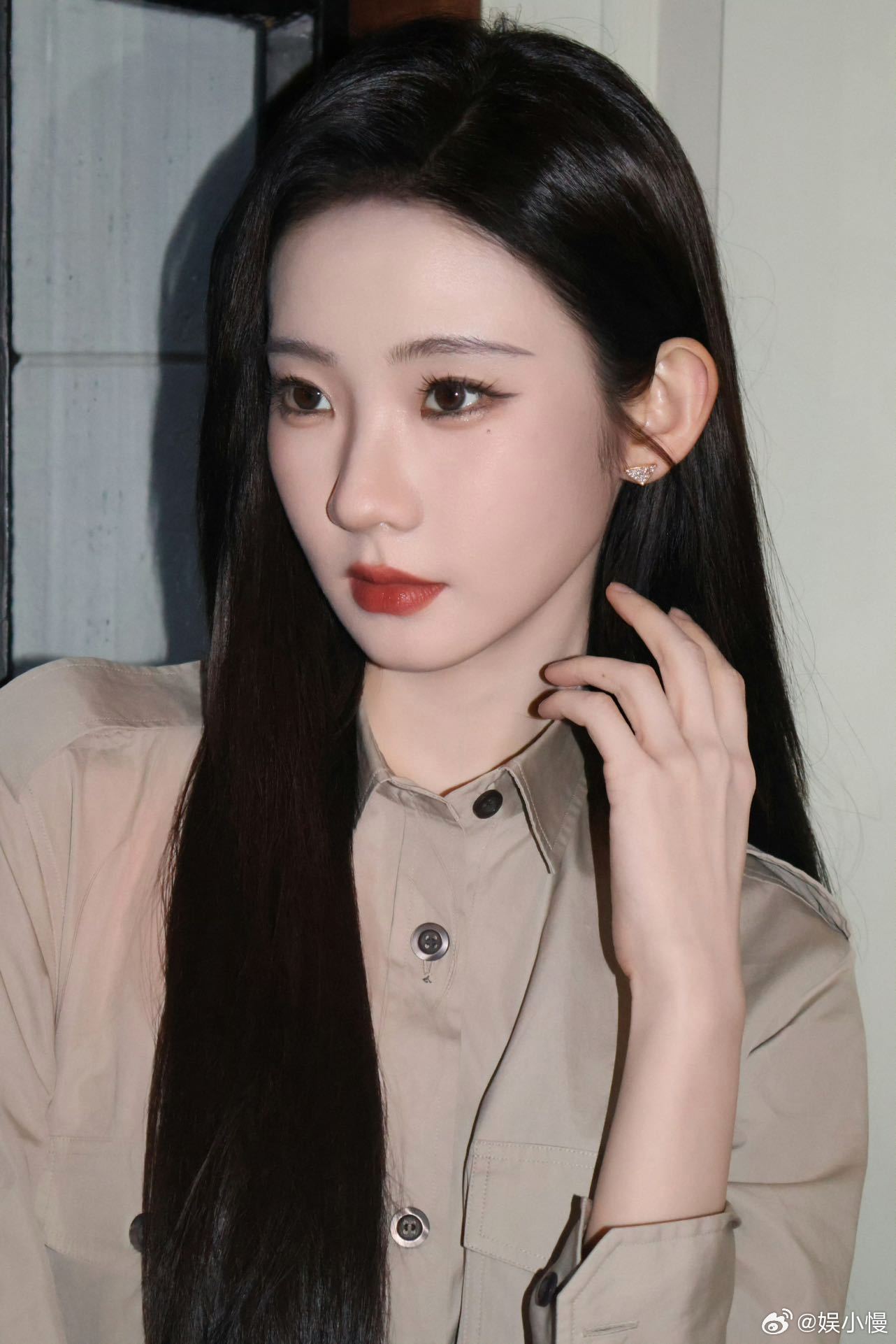 张艺凡请少做自己多做女明星 vlog里鹅笑声贯穿全程，炸毛发型真实到我本人，一开