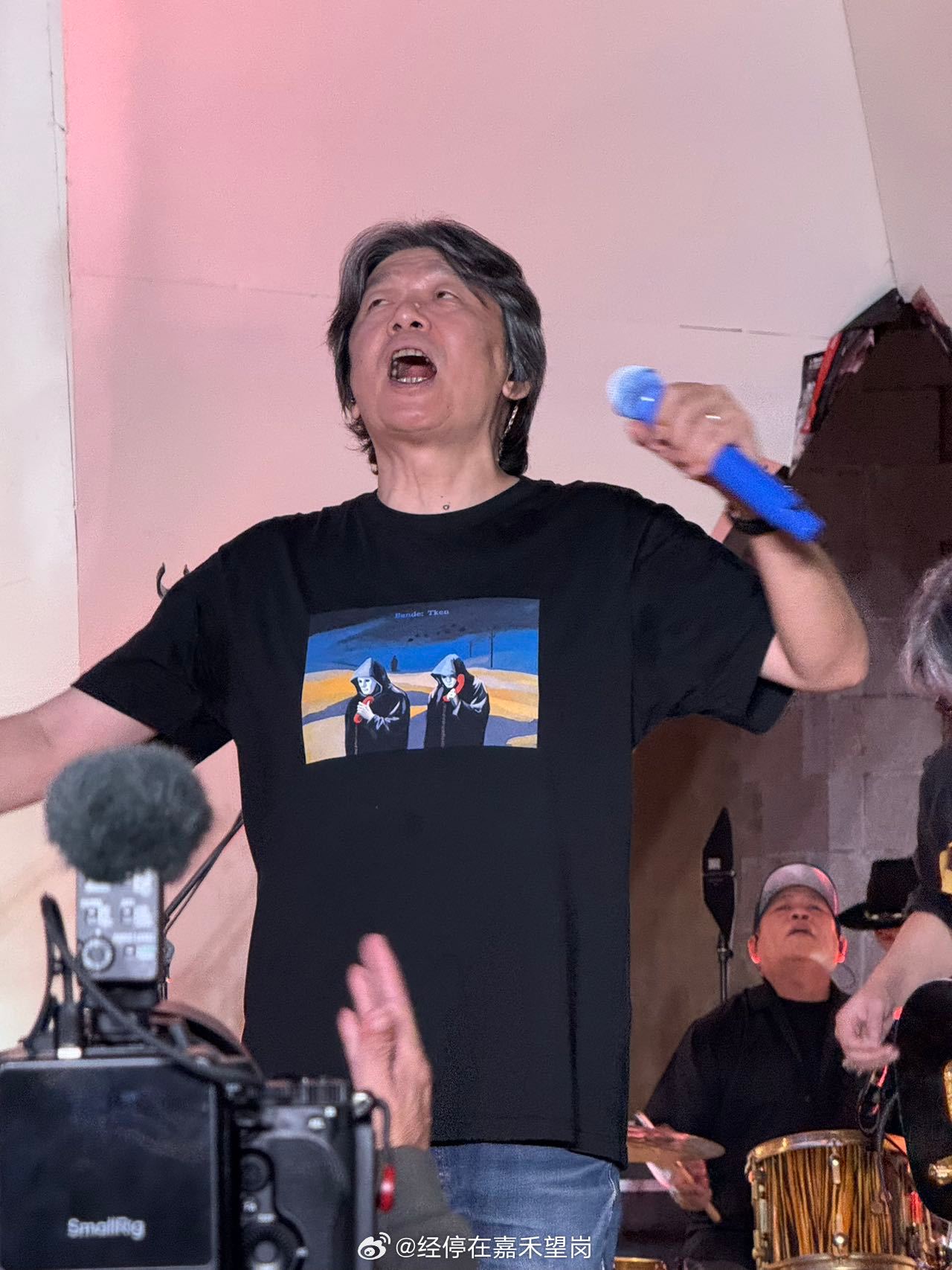 还是老辈子蹦迪有劲儿 乌镇戏剧节这波偶遇也太有意思了，老狼、郑钧等熟悉的面孔接连