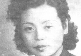 1970年，陈独秀的女儿陈子美已经58岁。她身绑5只密封酱油桶，带着小儿子从大鹏