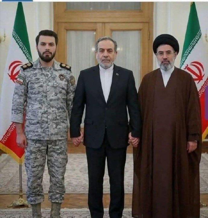 刚刚，莫杰塔巴·哈梅内伊对白宫的喊话，直接冲上了热搜。

翻译过来，字字都充满火