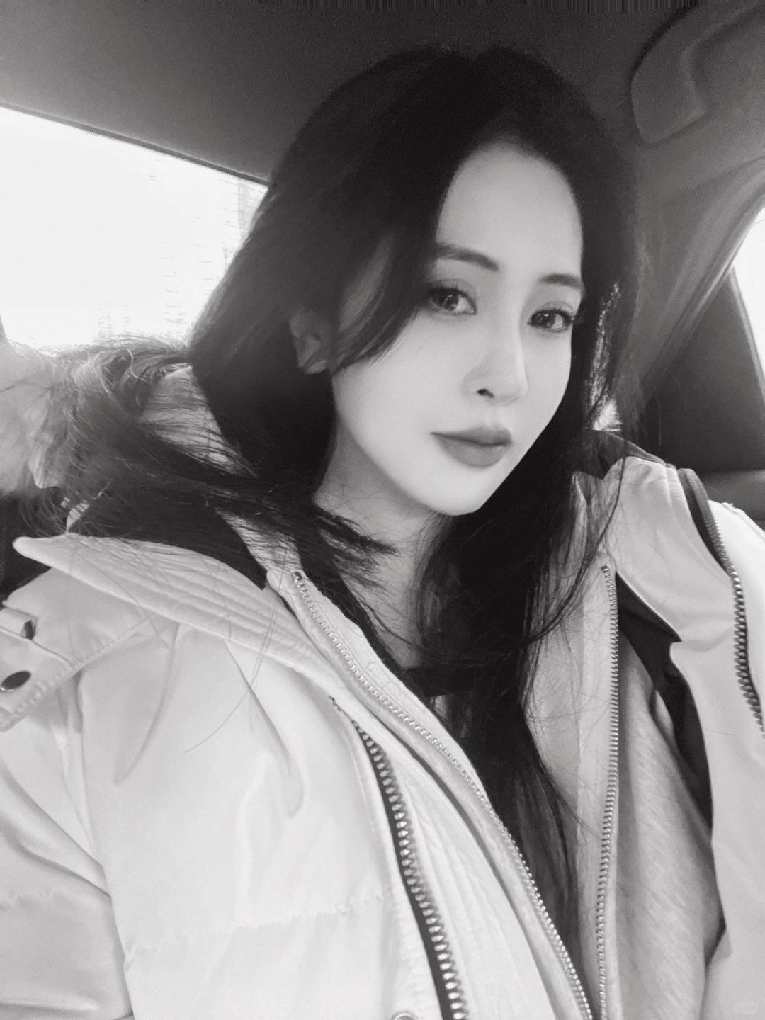 发个自拍🤳冬天要过去了春天还会远吗