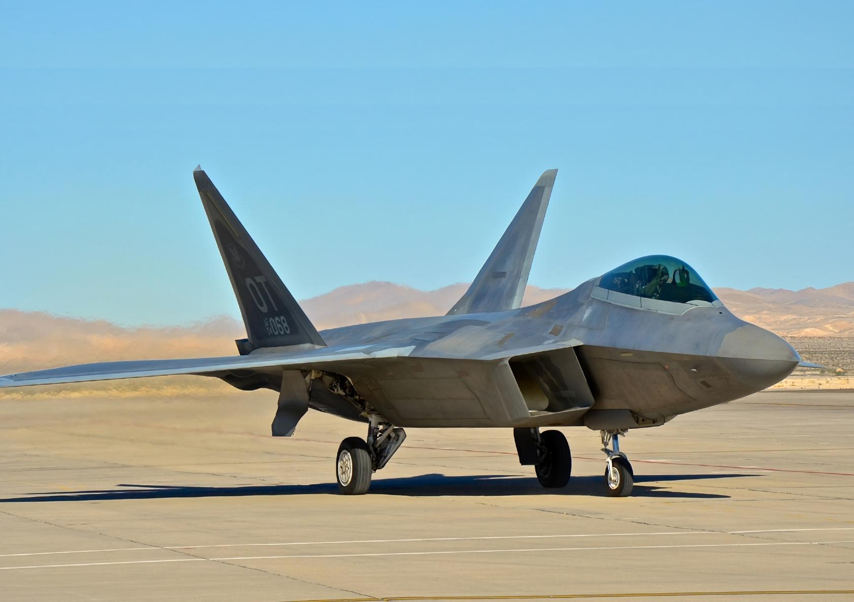 每天认识一件兵器 F-22“猛禽”攻击机英文名称：F-22 Raptor研制国家