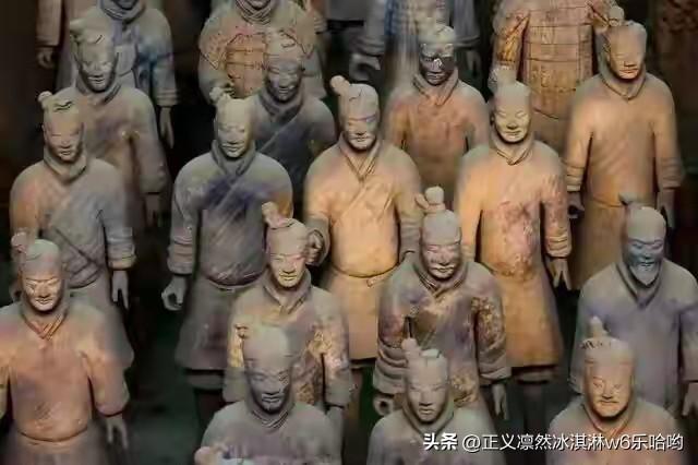 秦陵博物院的稀世珍宝那可太多了。就说兵马俑，这简直是世界奇迹。八千多个兵马俑形态