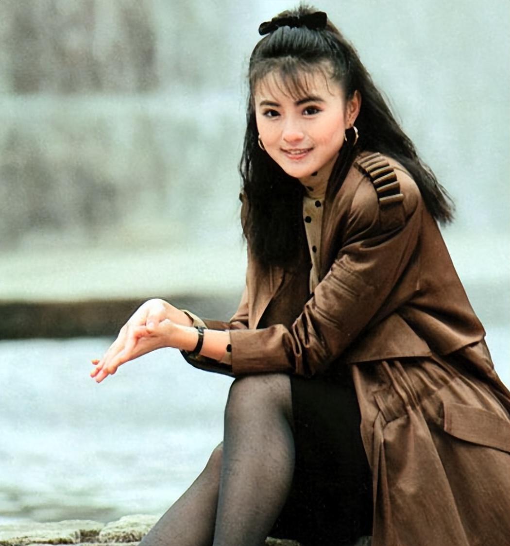 港圈“最美霸王花”，被抓奸出轨干儿子，58岁复出谋生的她如今却
李赛凤是香港著名