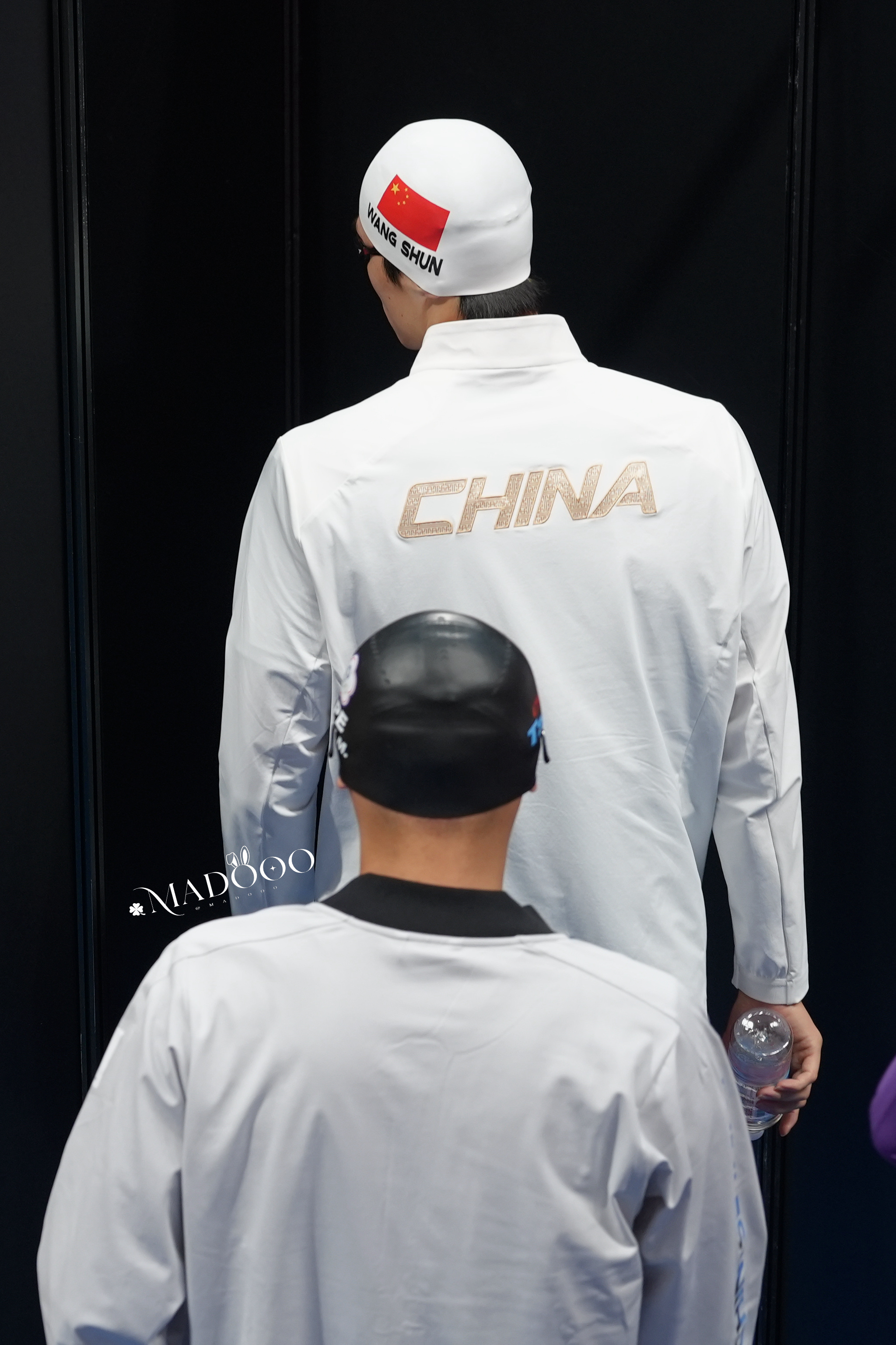 这个角度欧尼感觉就薄薄一片[捂嘴哭][捂嘴哭]我要去推倒了呀[笑哈哈][笑哈哈]