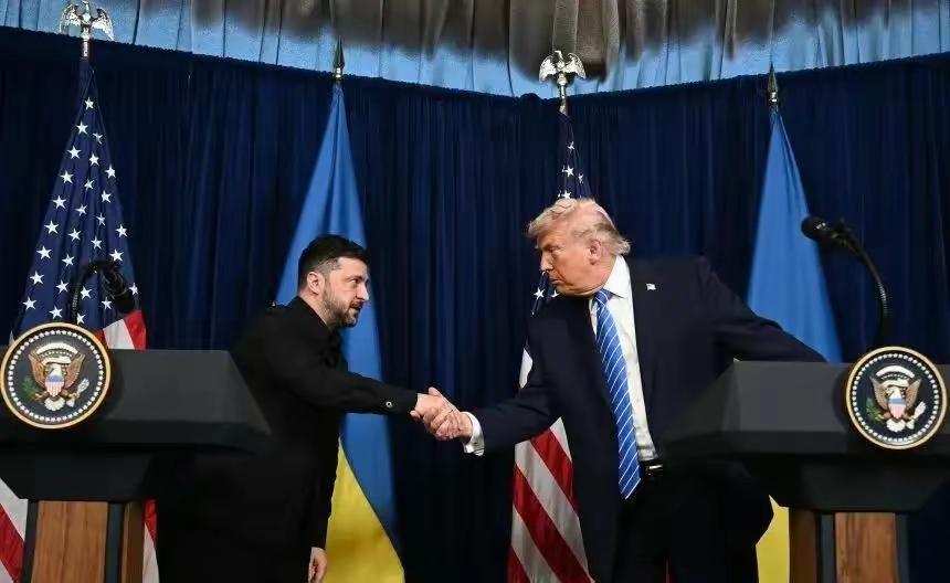 特朗普这霸权大戏反转也太刺激了！前脚还放狠话要动武抢格陵兰岛，说没人敢跟美国叫板