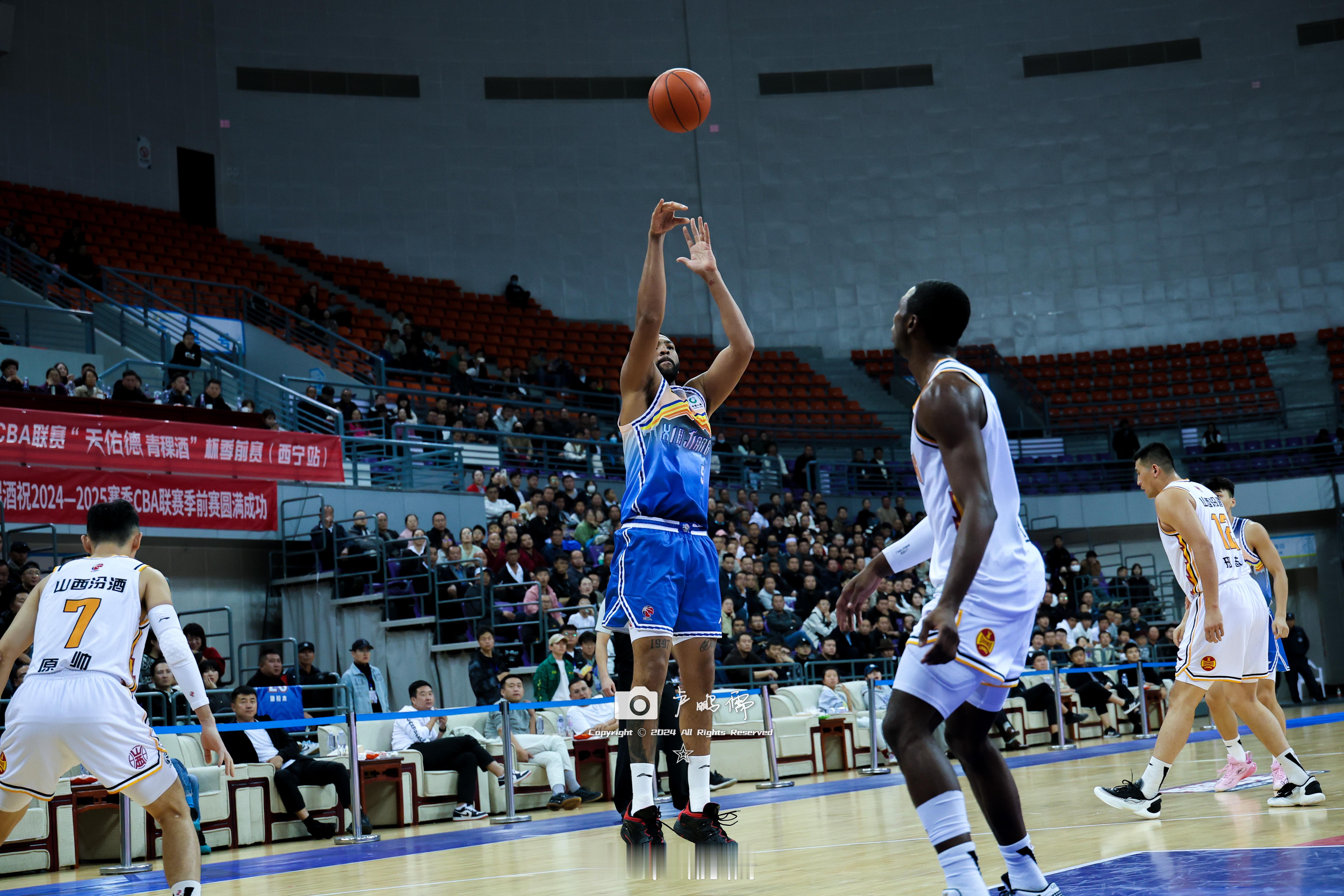 📸两森组合 皮特森+劳森咱就是说 皮特森这手机放这是不是能加buff[doge