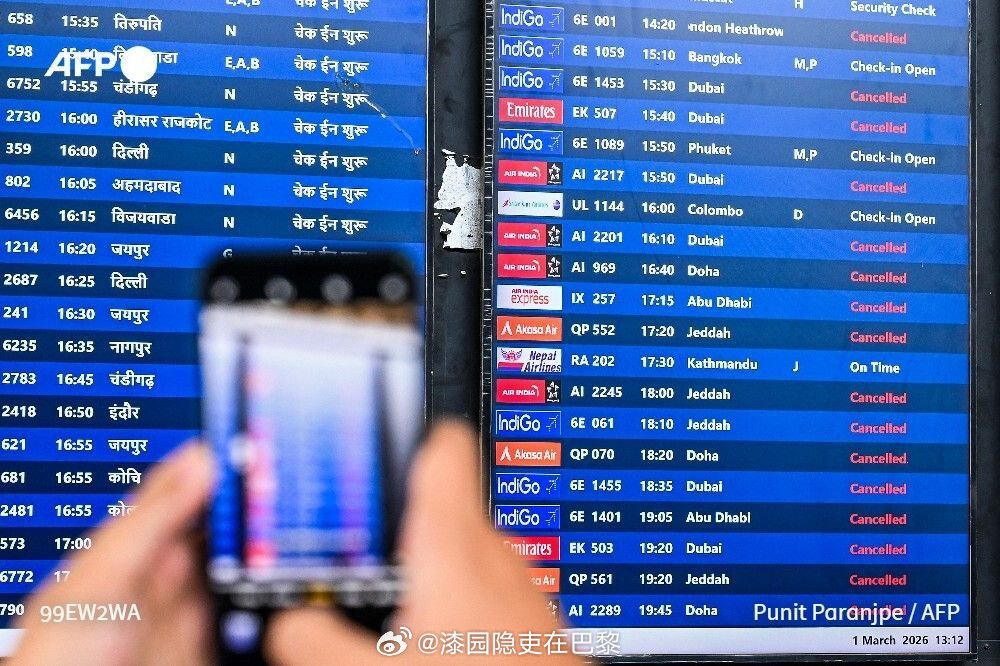 海外新鲜事 法国外交部长宣布，法国正准备包机航班，将目前身处受战争影响的中东国家