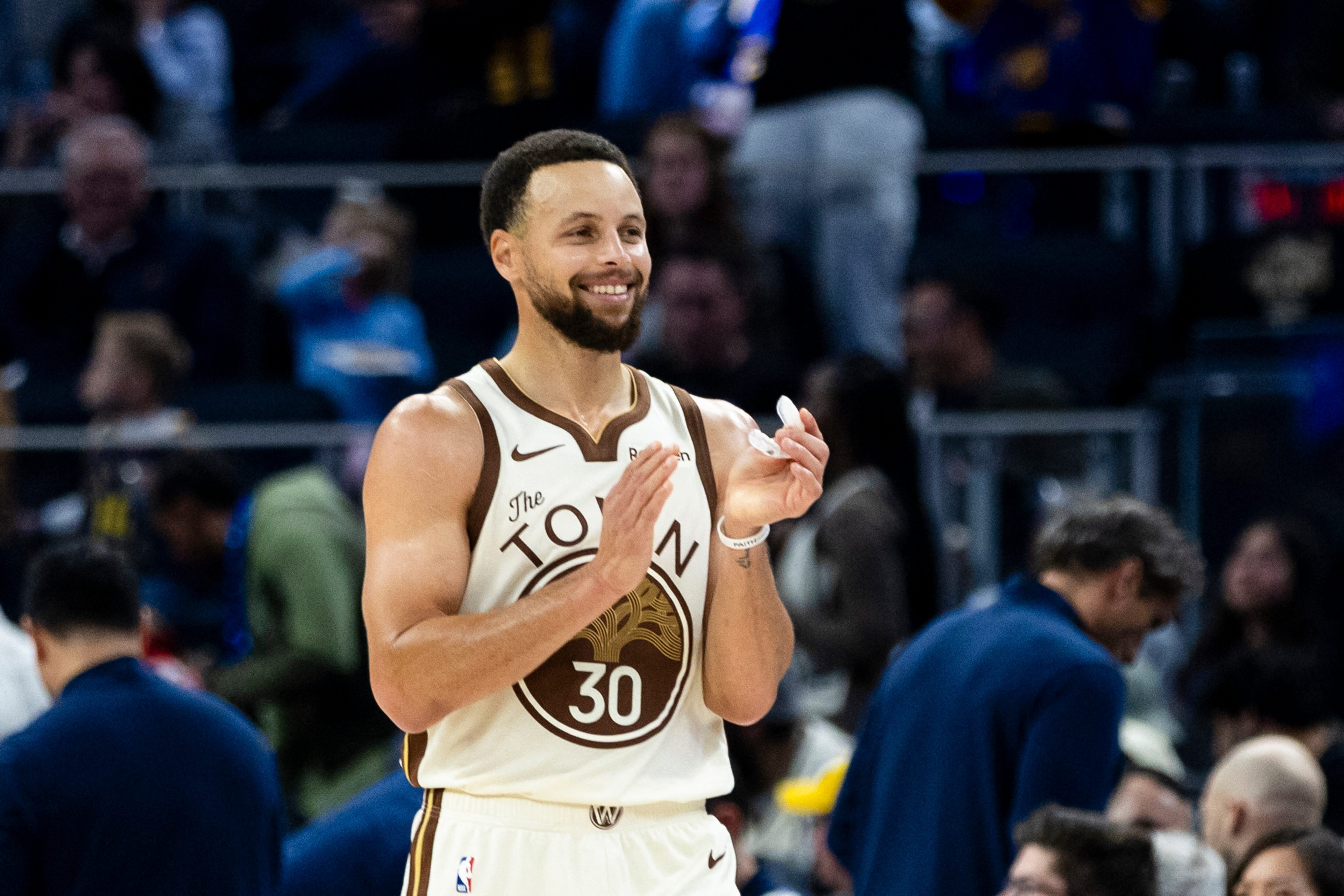 昨天赛场图📷nba库里