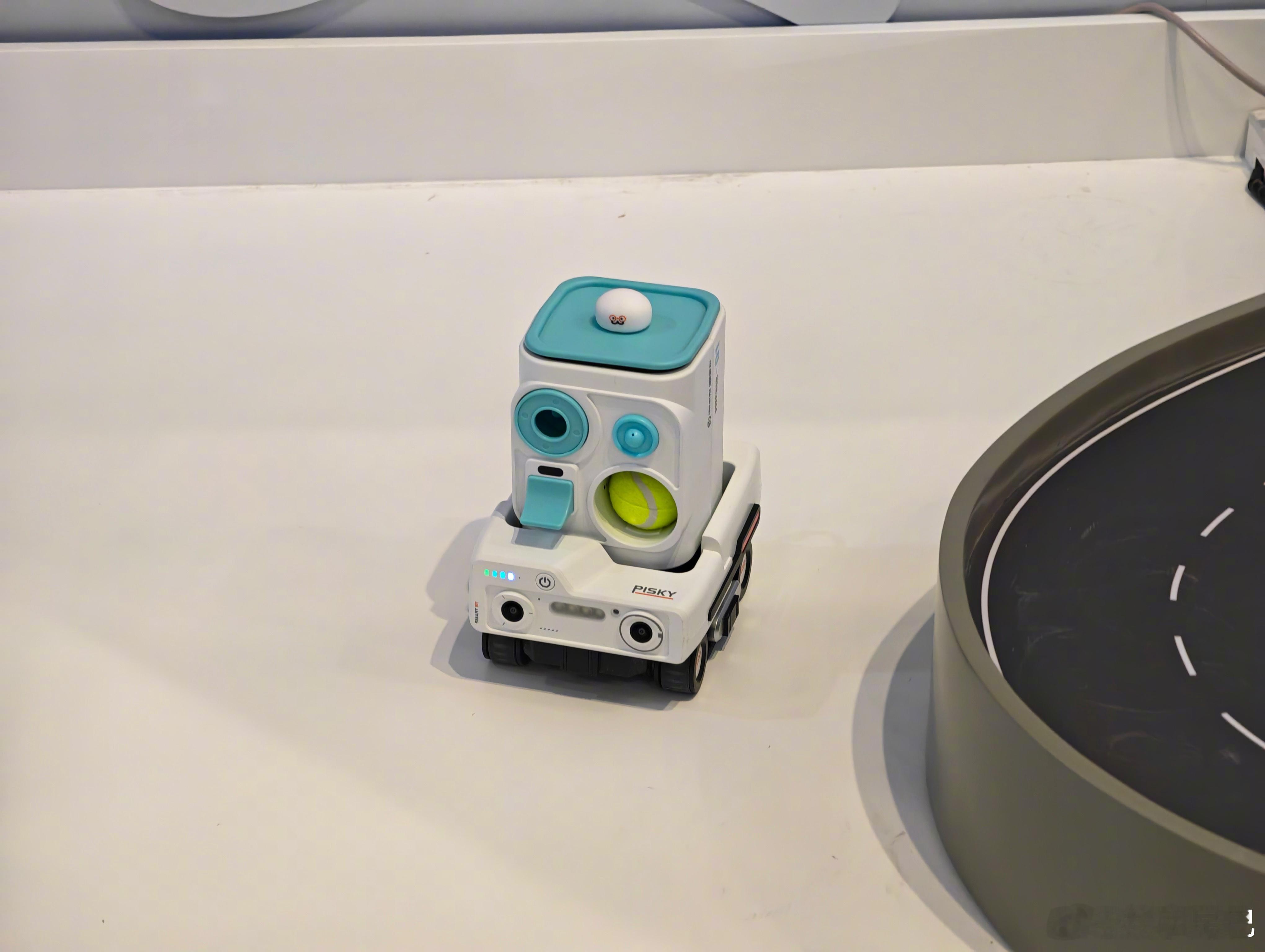 AI 宠物机器人[doge]，还有 YOYO 智能体识别宠物问诊，以后可是个大市