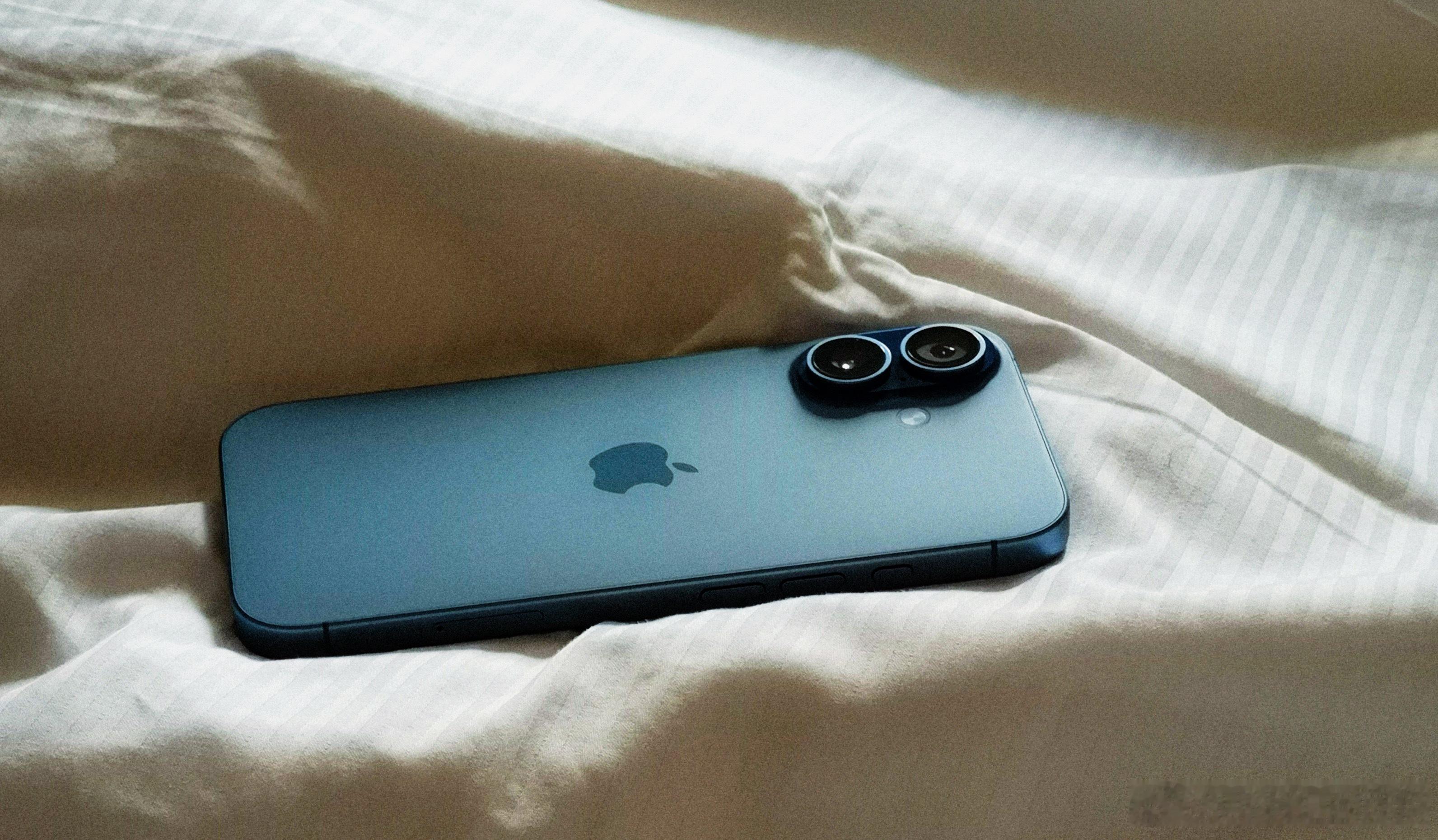别的不多说了，6.3英寸是目前手机里最完美的尺寸。iPhone17成苹果最长寿旗