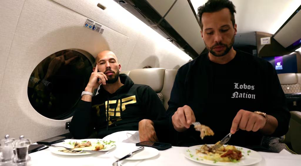 川普儿子与丹麦公主为格陵兰岛“和亲”？网友AI玩梗大办婚礼…