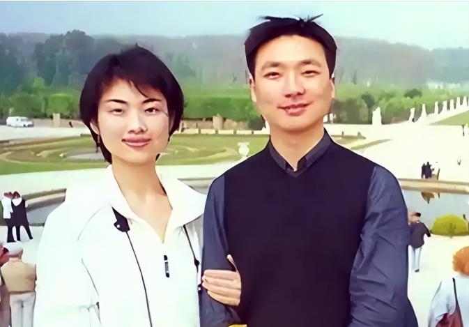 央视主持人康辉说：我下班回到家之后，我太太突然很严肃的跟我说，我可能得跟你谈谈，