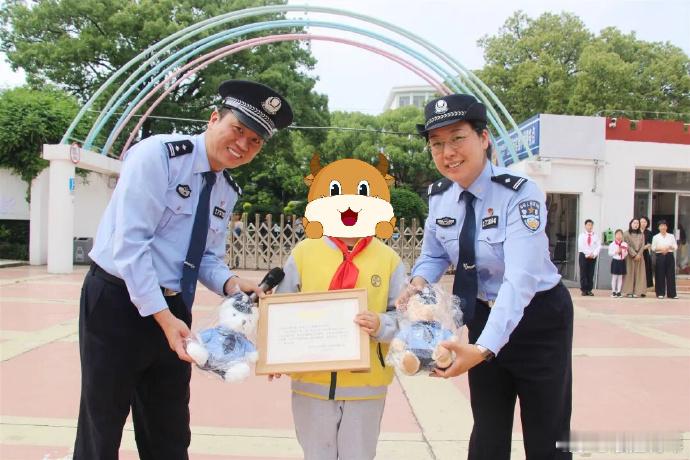 台州少年向阳而行让正气在校园生根发芽 巨款面前不动心，可疑线索敢举报！台州椒江这