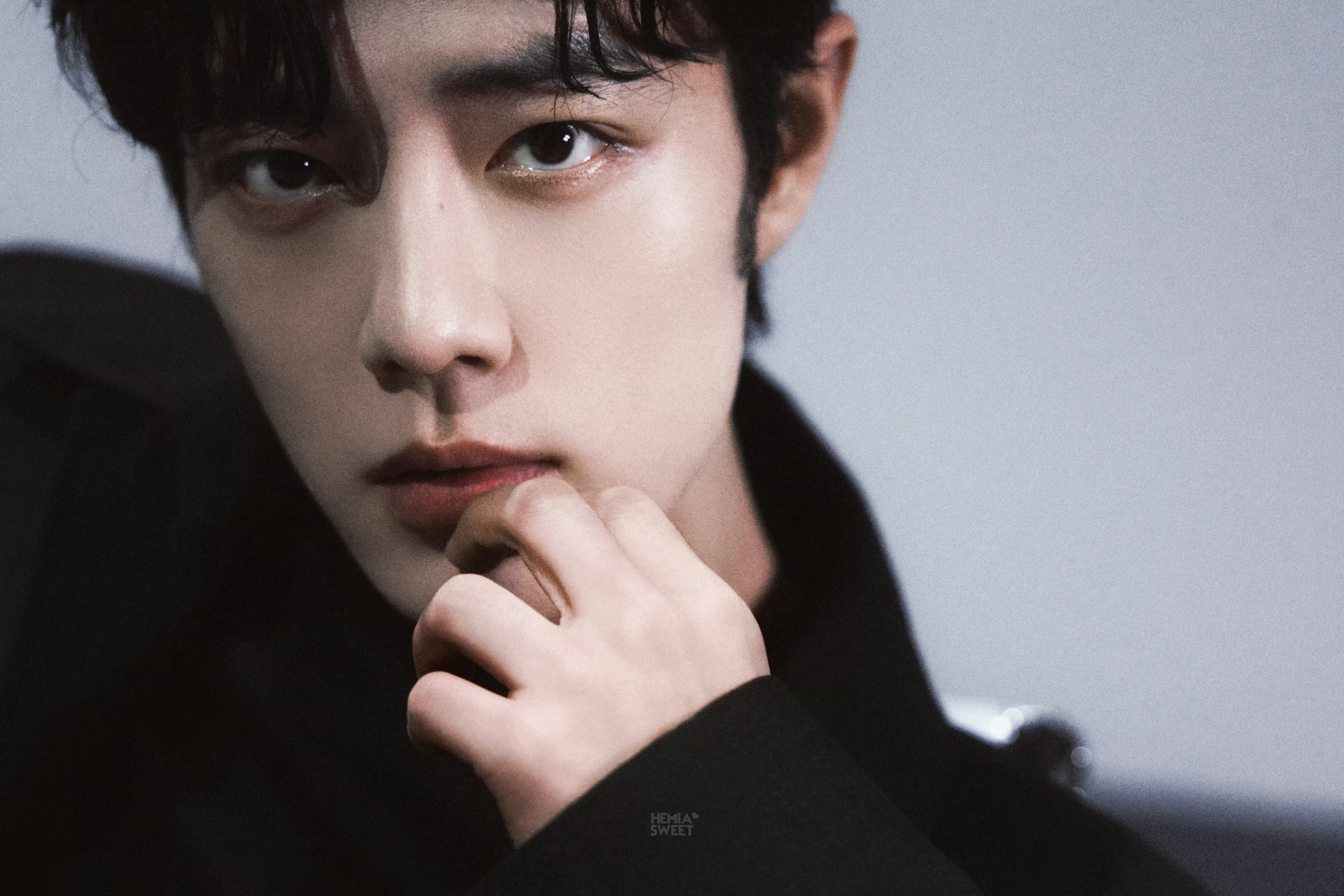 肖战的鼻间痣好像小狐狸 越怼脸，越惊艳！越安静越有力量！肖战这张脸，真的经得起所