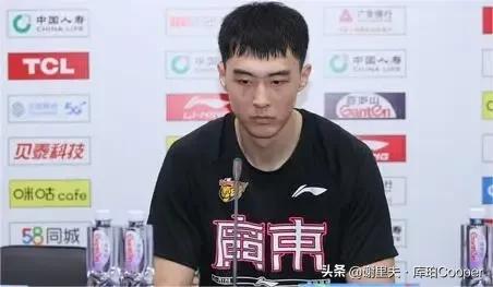 张明池拿高分属于意外，过年吃顿饺子，杜锋赛后还调侃他：我对年轻球员只有鼓励，没有