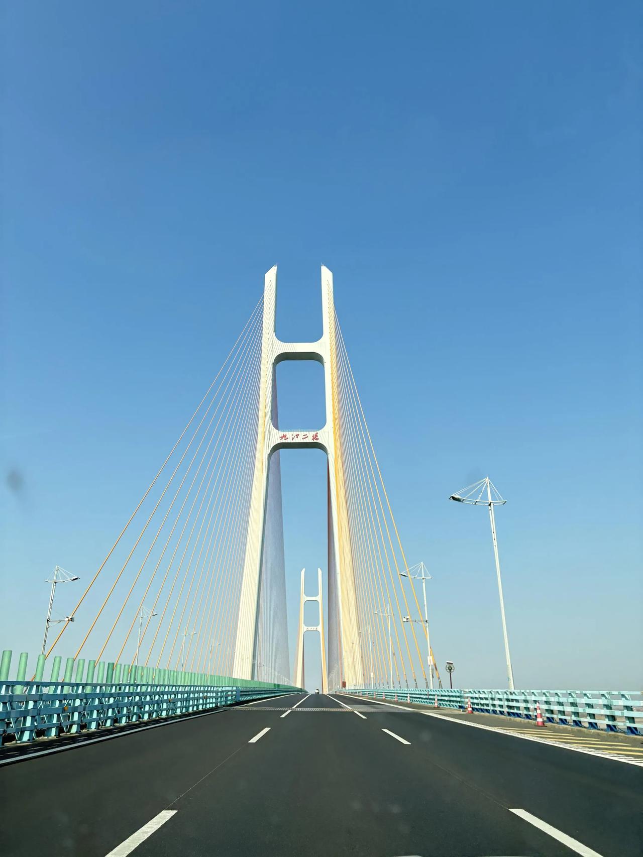 我在南方农村观察到的一个现象：
	
越有钱的人越不需要彩礼或者一点点，越穷的人家