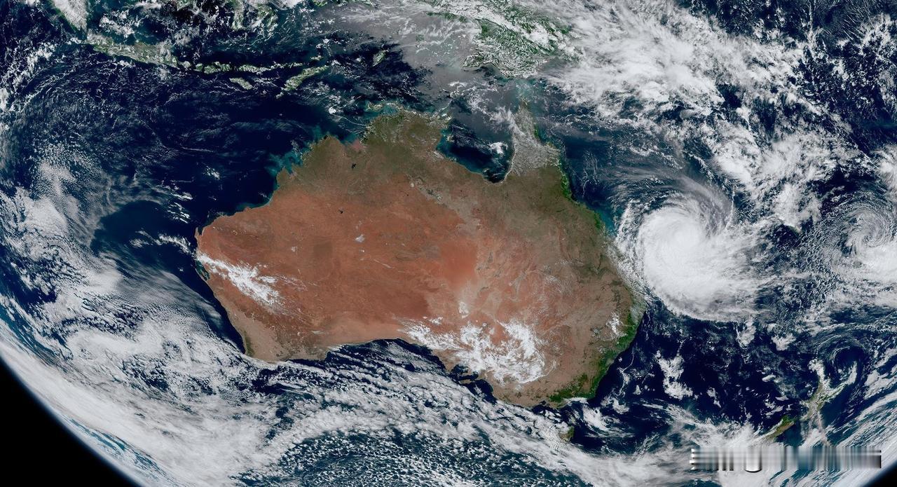 不懂就问，怎么解释这个问题呢？澳大利亚中西部不少区域实际上植物覆盖比例不低，可为