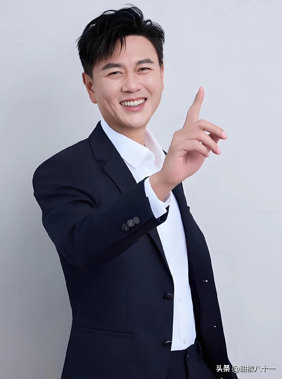 发现个有意思的事，

就演楚才远这演员冯嘉怡，

就凡是他演的剧，无论主角还是配