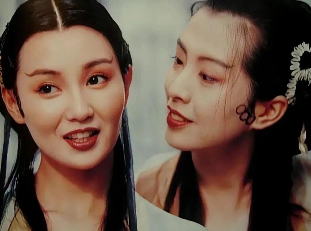 有哪些美女让人过目难忘？就是这弯弯的嘴角、眼角和眉梢，把两个女人勾勒成妖精！