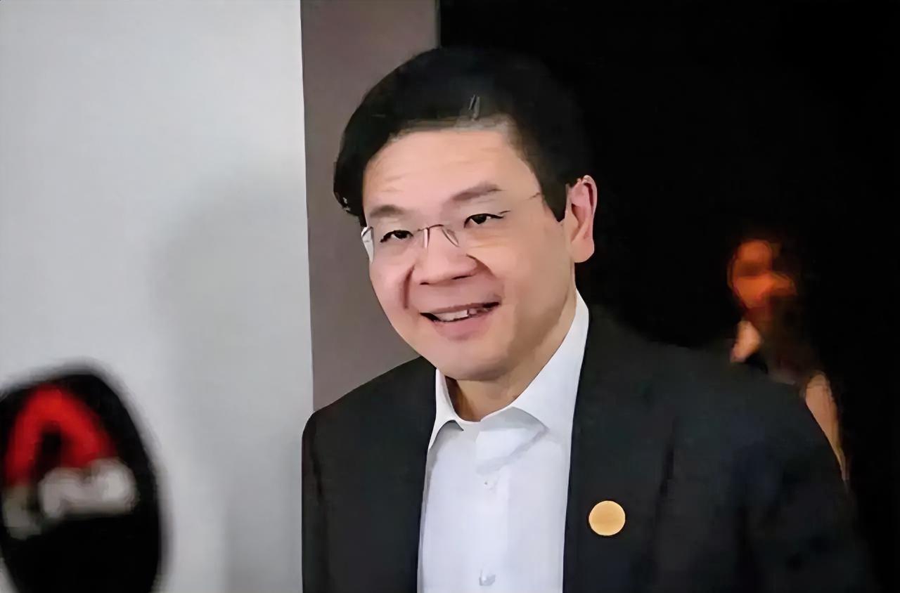 新加坡在黄循财当总理之后，对华态度就迅速转为对抗。凡是那些对华不友好的，黄循财都