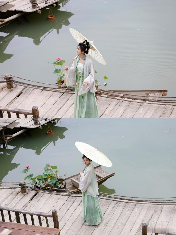 赵今麦随我去江南夏日微雨笼罩整片荷塘，浅绿衣衫搭配清甜西瓜，楚听雨灵动浅笑，每一