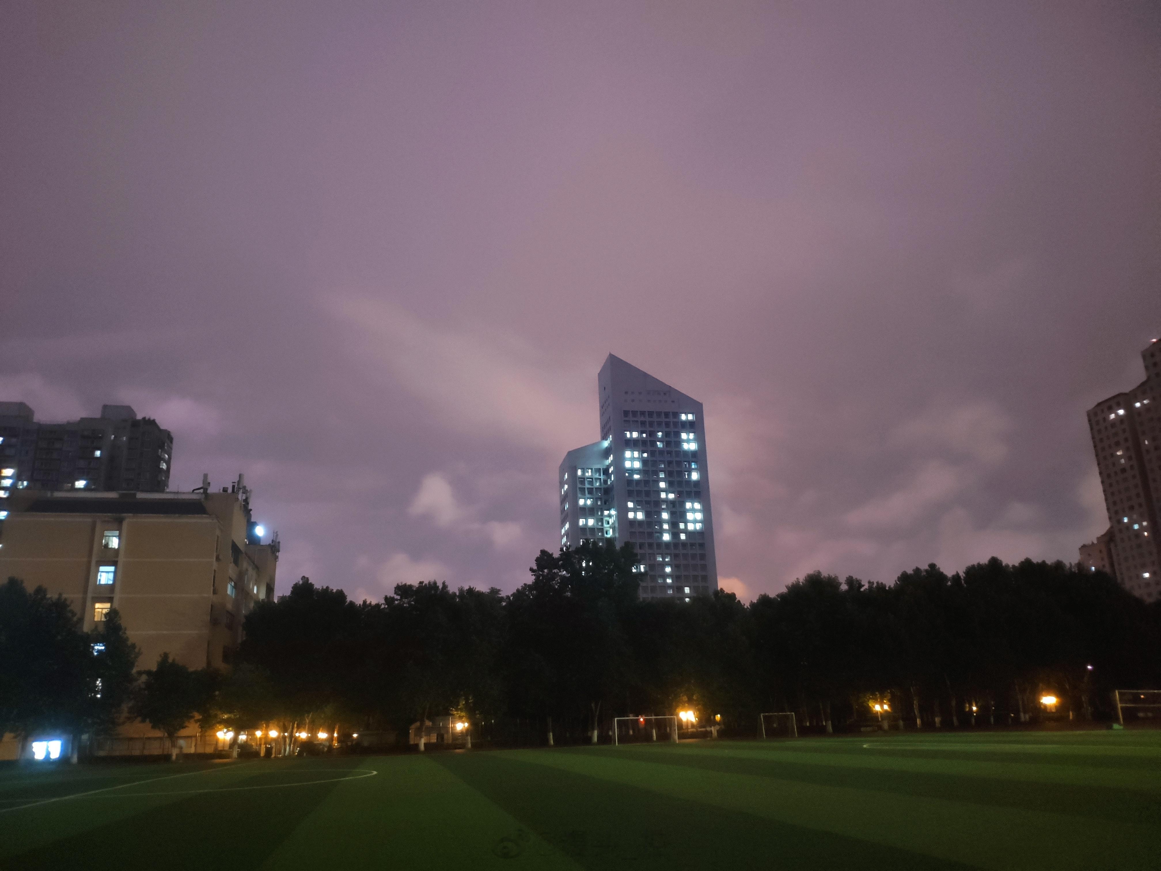 #馒头控的日常# 西安的雨特别贴心，怕我周六日不干活光想出去玩，连下两个白天。等