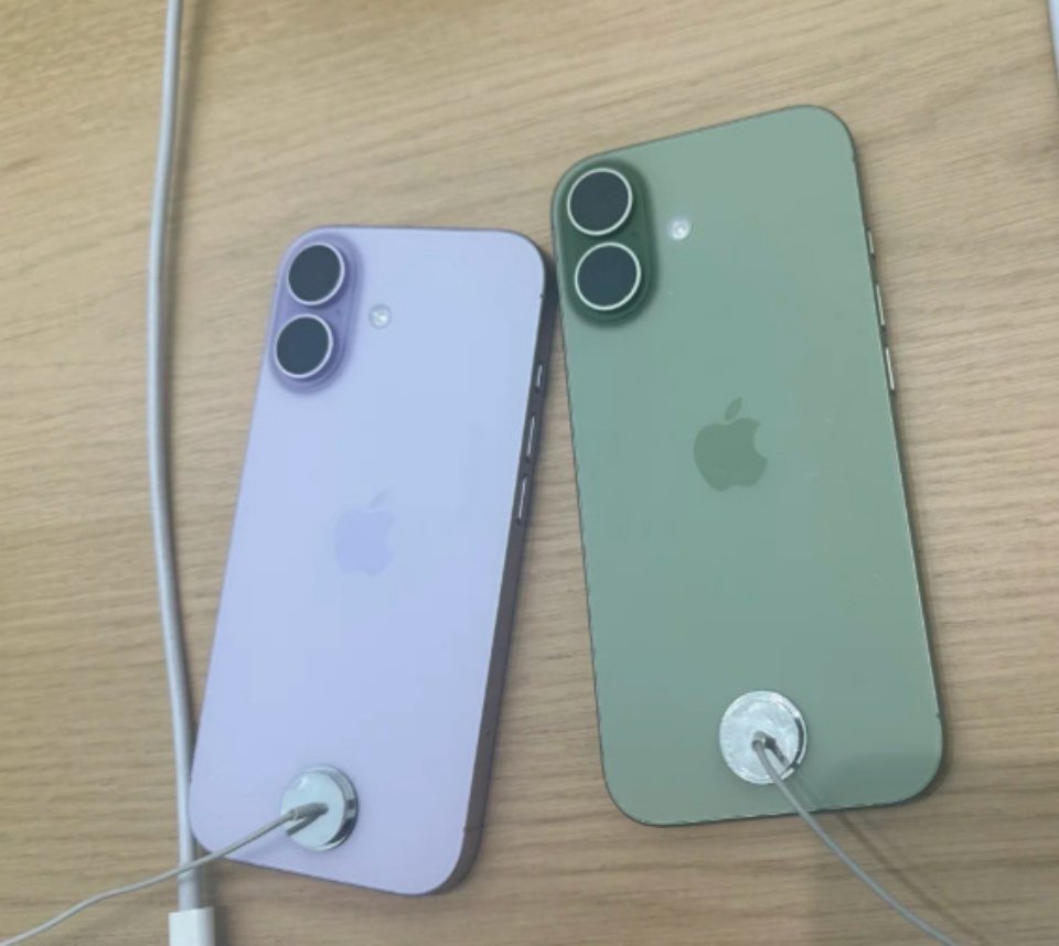 线下看过真机后，iPhone17鼠尾草绿和薰衣草紫，哪个更符合你的审美？ ​​​