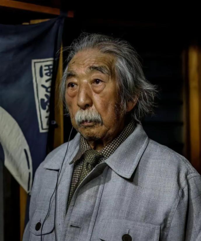 90多岁的日本老兵松本，在镜头前竟说：有机会还想再打一次中国。他被追问，为什么都