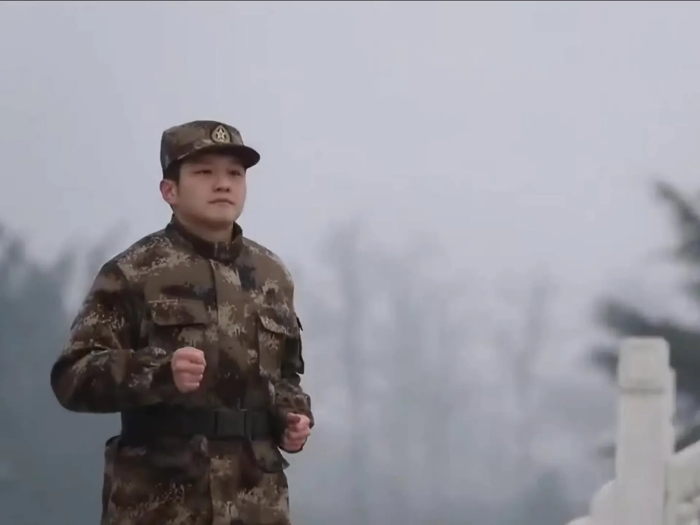 考古军训时期的樊振东同志！樊振东昔日军训帅照 ​​​