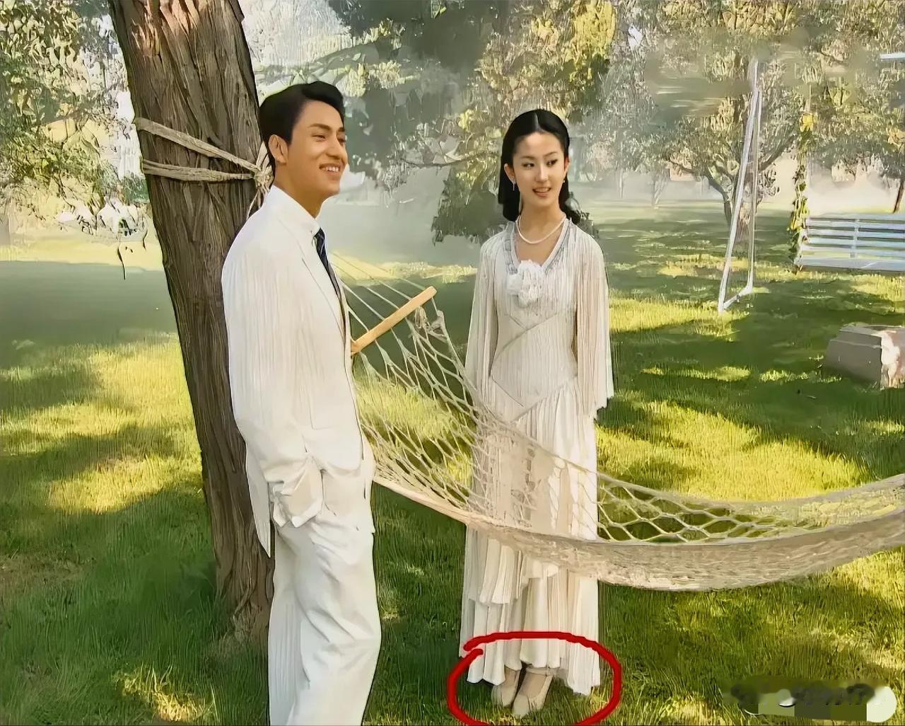 时尚真的是个轮回！如今流行的玛丽珍绑带鞋，是21年前《金粉世家》中白秀珠穿过的！