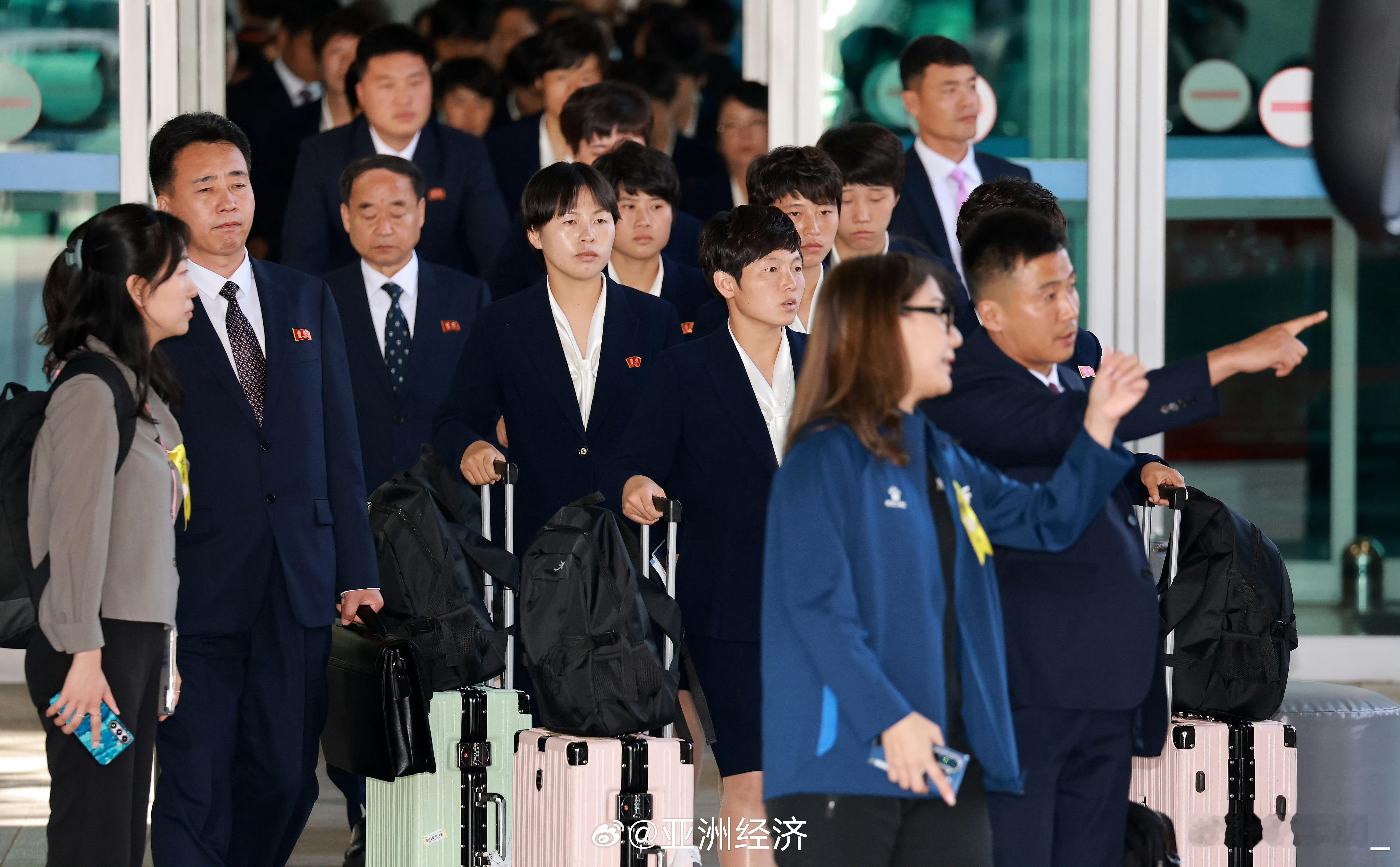 朝鲜“我故乡”女足俱乐部今天下午抵达仁川国际机场，这是朝鲜体育团体时隔8年再次到