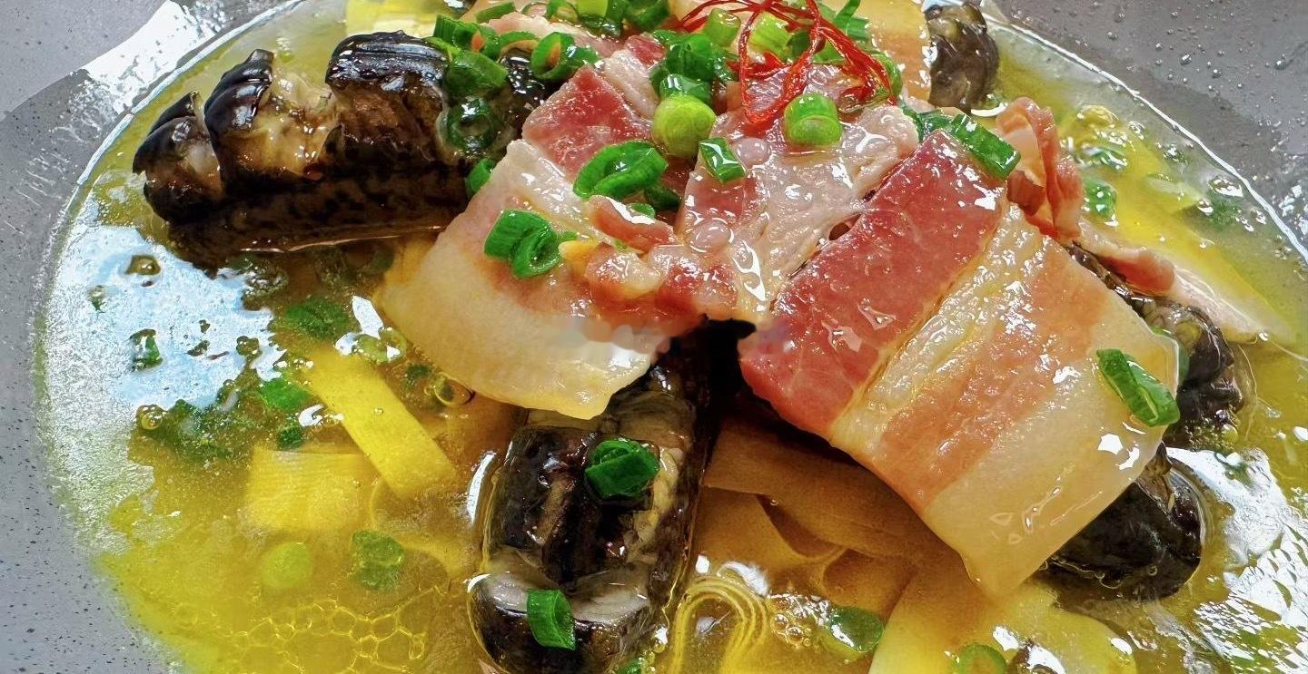 岑先生  宵夜：面筋塞肉➕鳝筒蒸咸肉，🥢晚安啦～ 