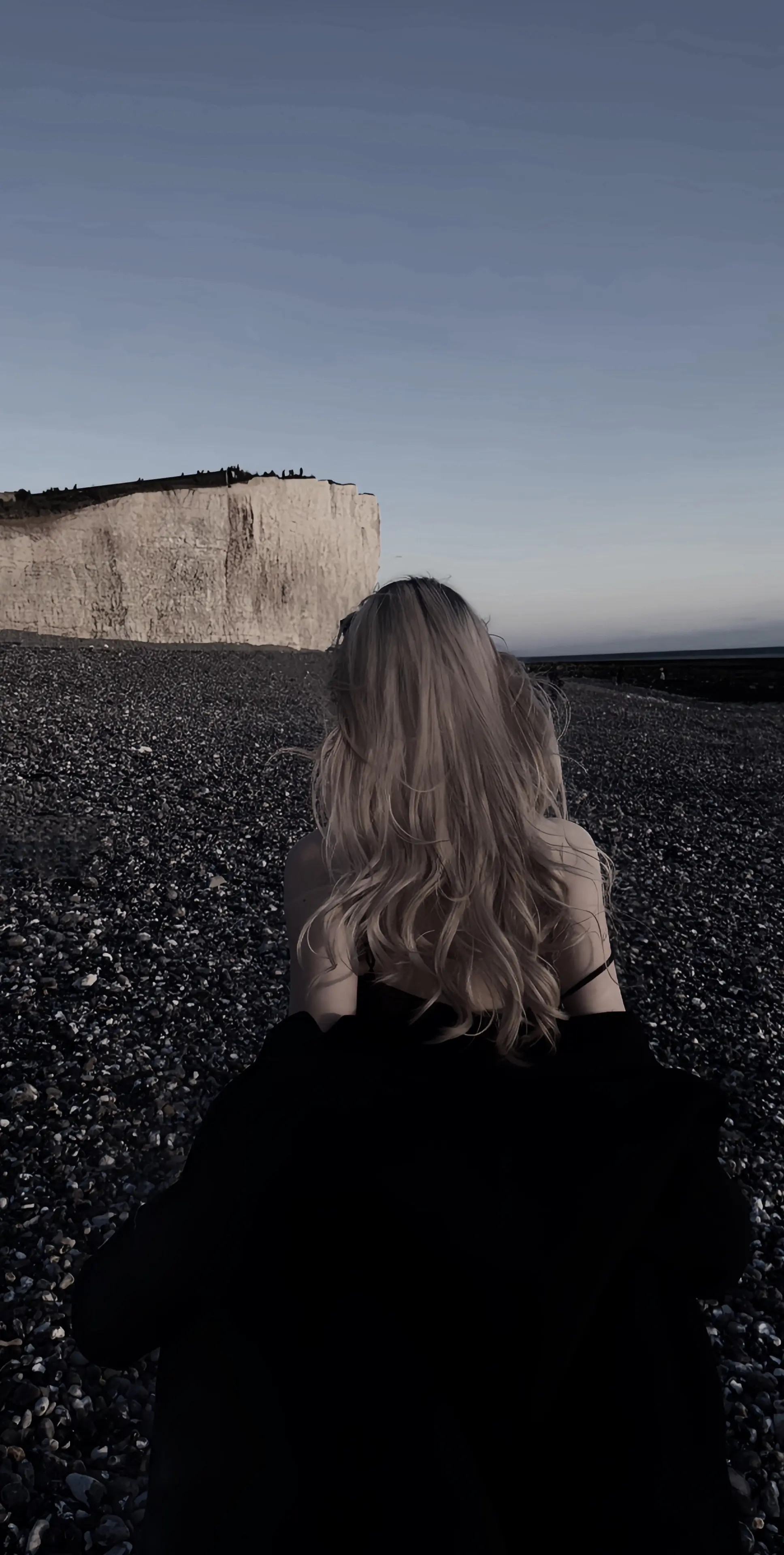 人总是靠分开后的痛觉 来分辨爱意的深浅